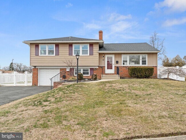 Building Photo - 74 Clement Dr