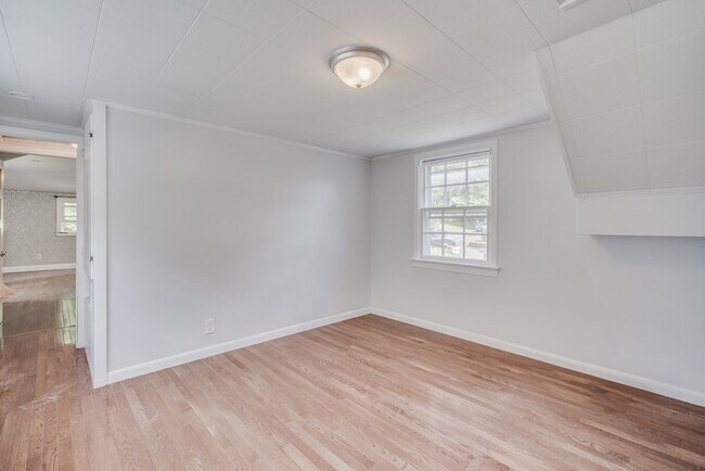 Building Photo - 1 Hickory Hill Dr