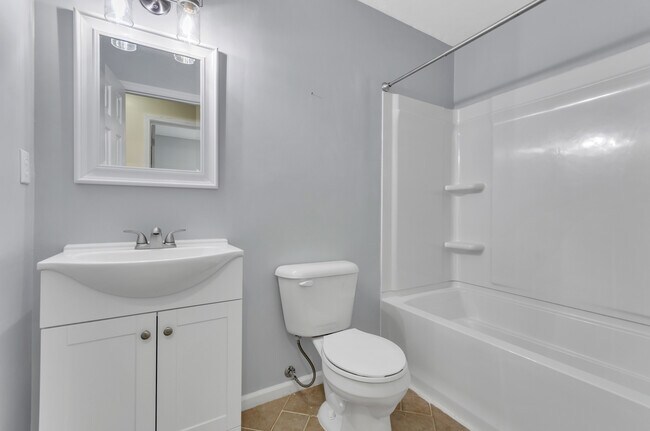 Building Photo - 517 Laurel Tree Ln