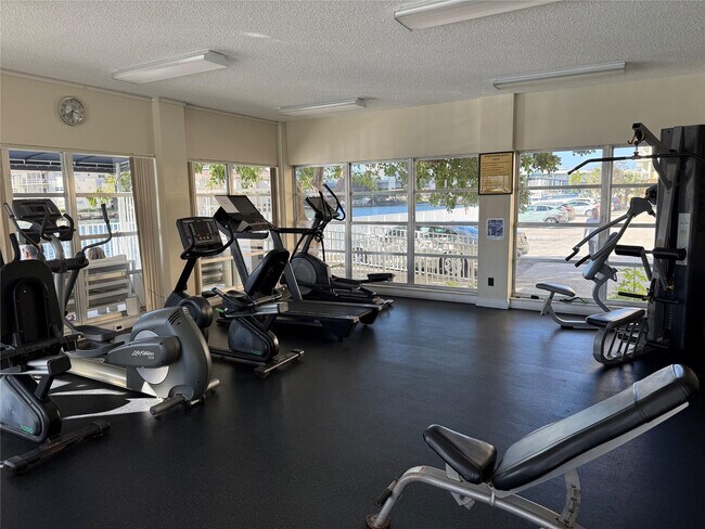 Building Photo - 1849 S Ocean Dr