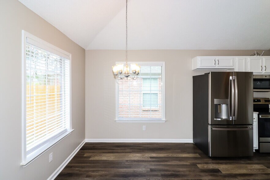 Building Photo - 1123 Dove Hollow Cir W