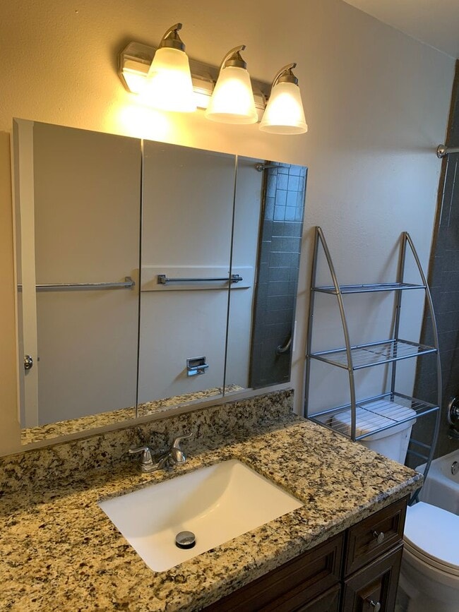 Building Photo - Kahmann Silverstrand Duplex