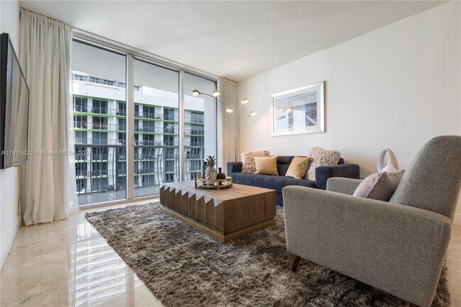 Building Photo - 1750 N Bayshore Dr