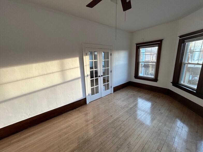 Building Photo - 2379 S Howell Ave