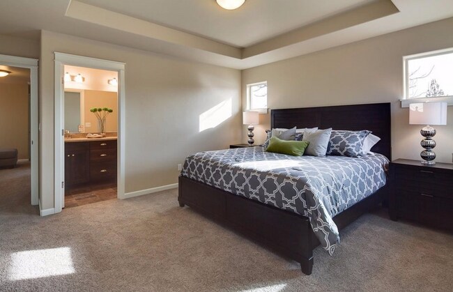 Building Photo - Stunning 3 Bed Home - Fenced Yard, Community Amenities & Pool!