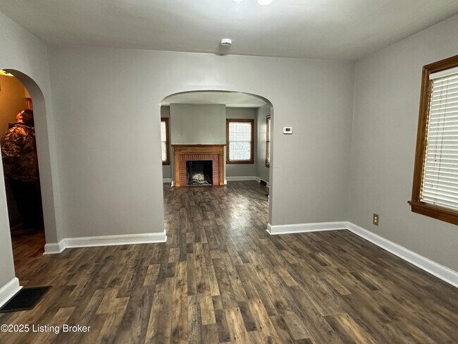 Building Photo - 332 E Esplanade Ave