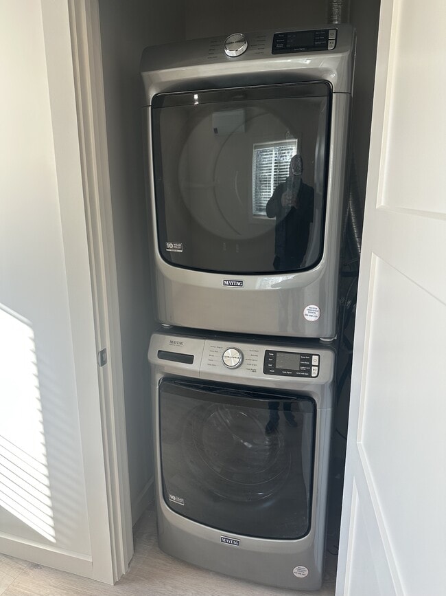 Building Photo - 4 Laurel Hill Dr