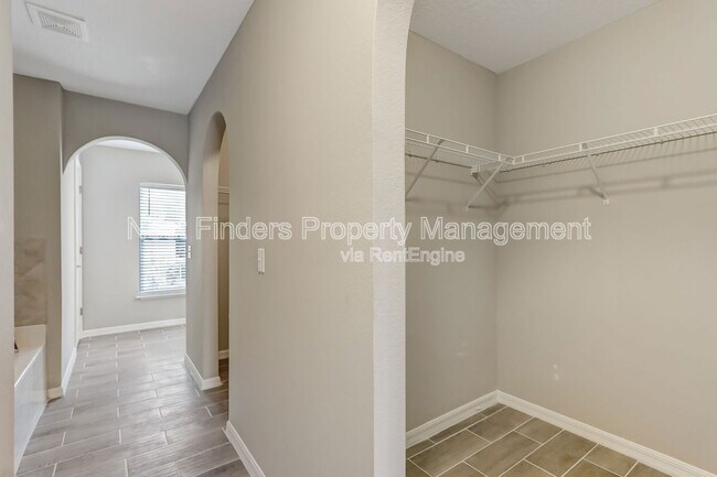 Building Photo - 172 King Arthur Ct