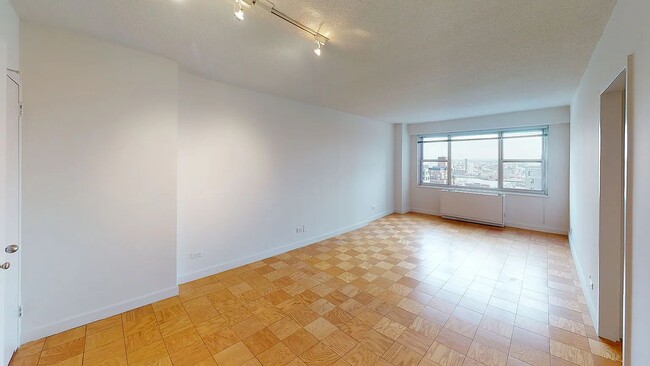 Building Photo - 1520 York Ave