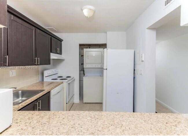 Building Photo - 7900 Fairview Dr