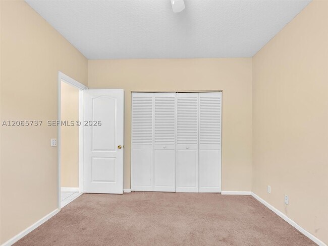 Building Photo - 11335 Lakeshore Dr