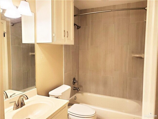 Building Photo - 16 Wisteria Ave