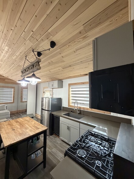 Building Photo - 7711 Owensmouth Ave