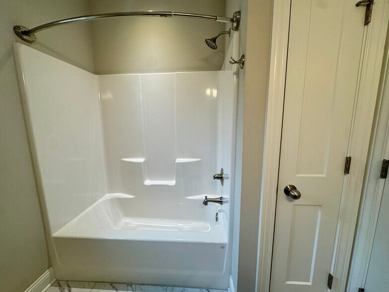 Building Photo - 5058 Pandit Dr