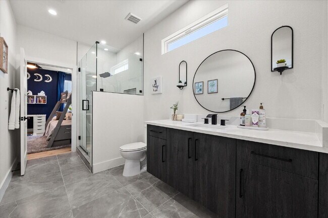 Building Photo - "Luxury 5-bedroom home offering expansive living, upscale design and seamless indoor-outdoor ente...