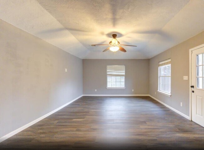 Building Photo - 10727 Sagewillow Ln