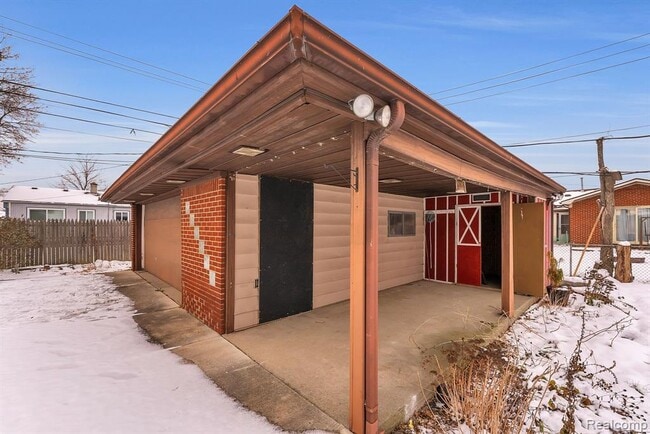 Building Photo - 32658 Kathryn St