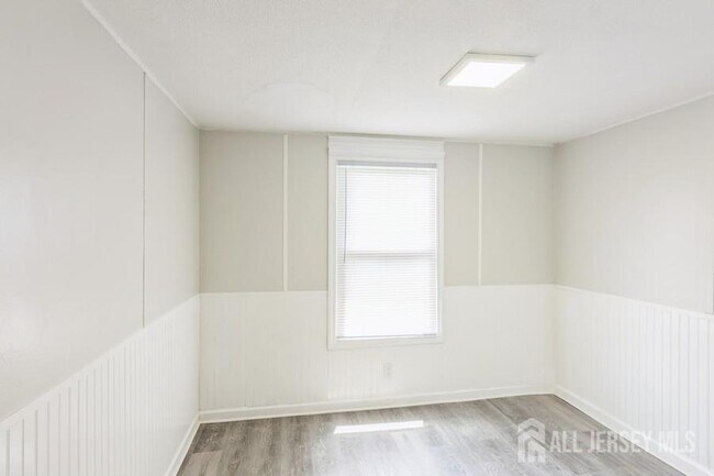 Building Photo - 21 Forest Dr