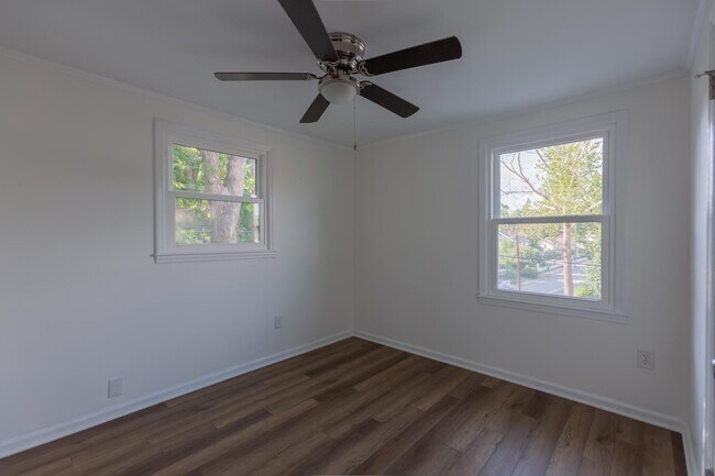 Building Photo - 201 Holly Dr