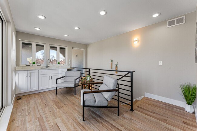 Building Photo - 5 Bed, 5 Bath home in South Park Hill