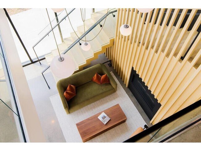 Building Photo - 122 West Dr