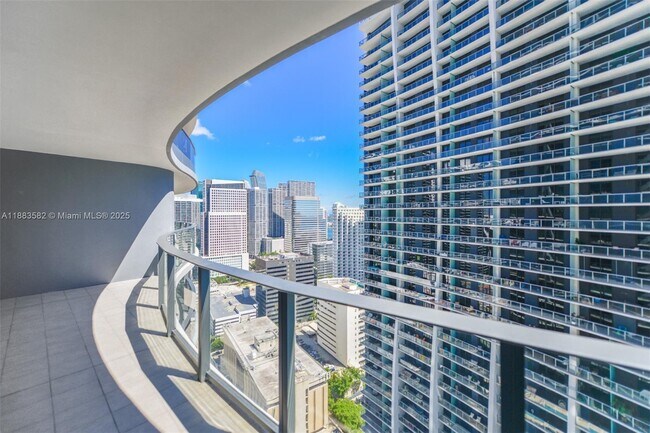 Building Photo - 1000 Brickell Plaza