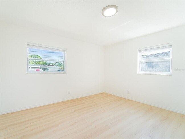 Building Photo - 352 79th Ave NE