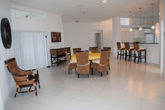 Building Photo - Fully furnished 3 bedroom 3 Bath POOL home in Sandpiper Bay