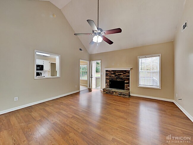 Building Photo - 3180 Willow Park Dr NE