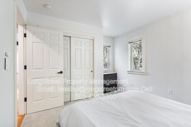 Building Photo - 10247 NW Village Heights Dr