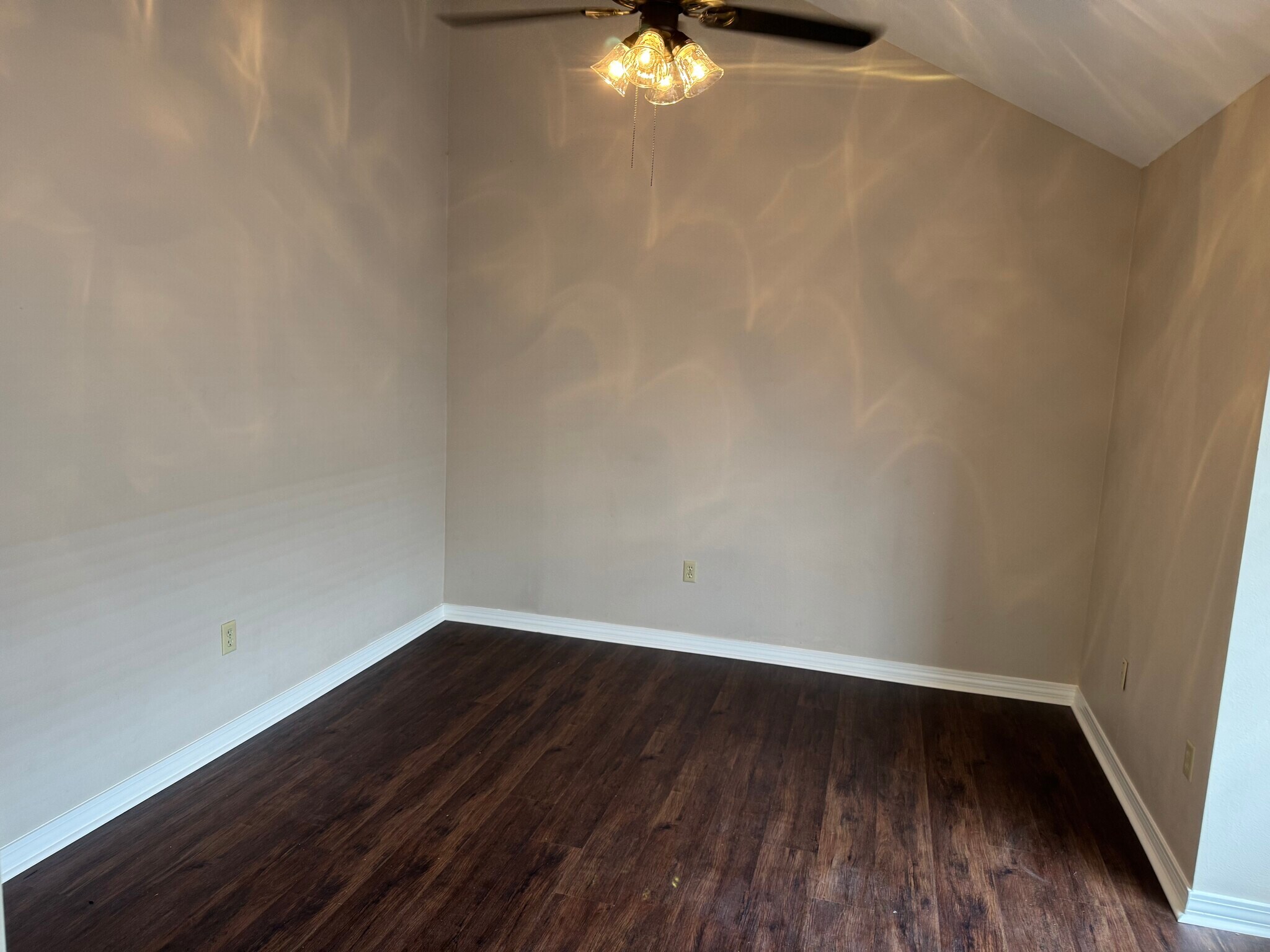 Master bedroom - 15261 Jones Creek Village Ave