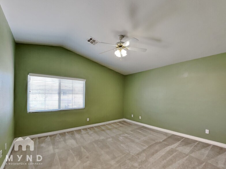 Building Photo - 695 Emerald City Ave