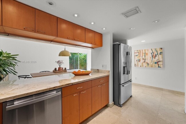 Building Photo - 2721 SW 22nd Ave