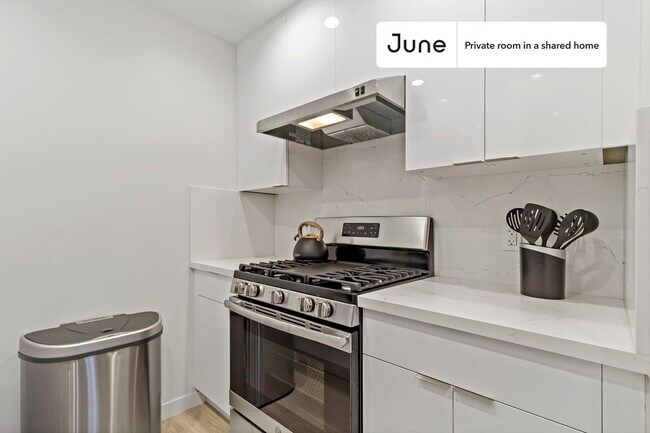 Building Photo - Room in Shared 5 bed/3.5 bath home