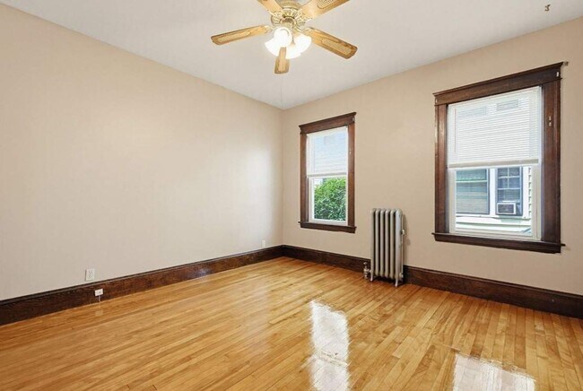 Building Photo - 17 N Woodford St