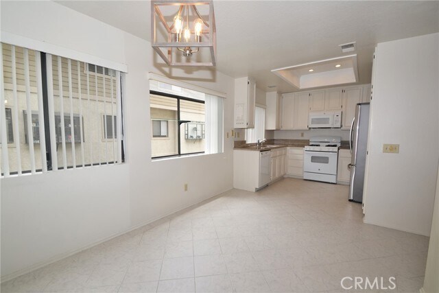 Building Photo - 2595 Plaza del Amo