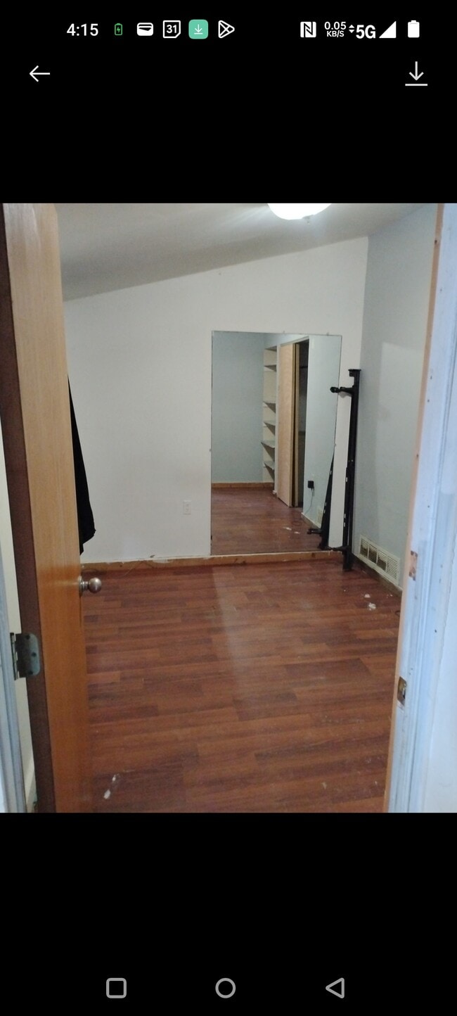 Building Photo - 4900 Parkview Dr