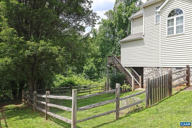 Building Photo - 206 Buttercup Ln