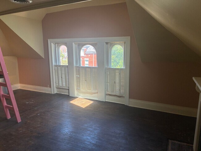 Building Photo - 1454