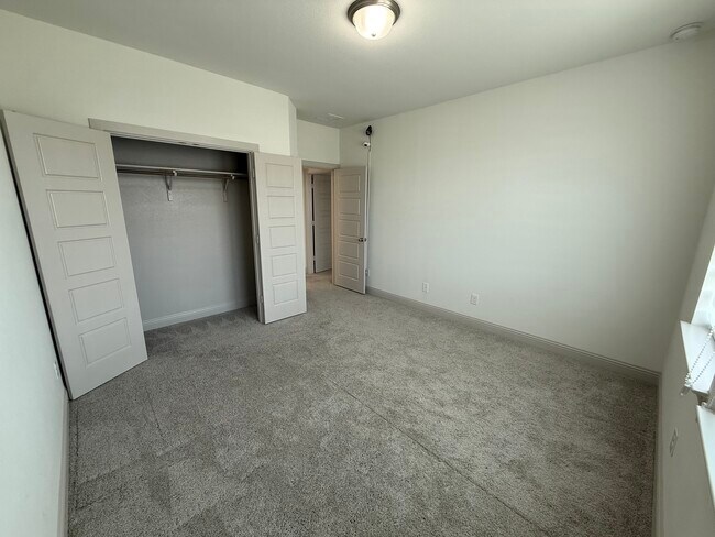 Building Photo - 620 Courtyard Ln