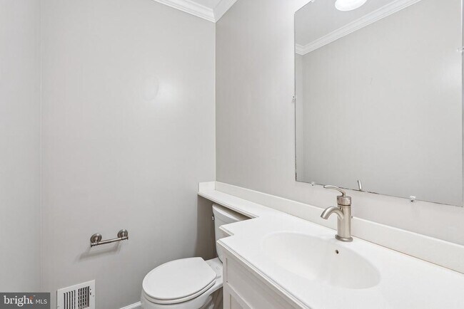 Building Photo - 214 James Thurber Ct