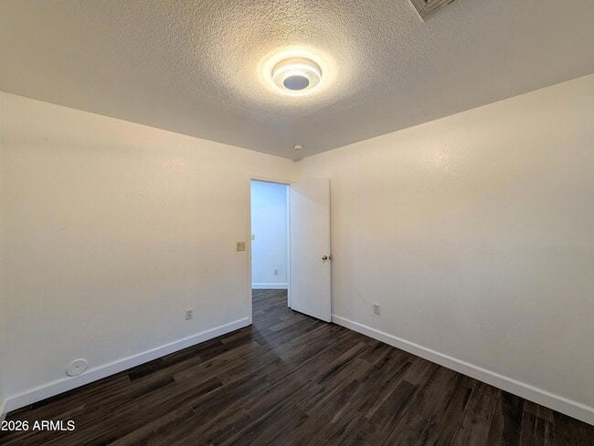 Building Photo - 2404 W Roeser Rd