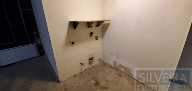 Building Photo - 2 Bedroom Condo available