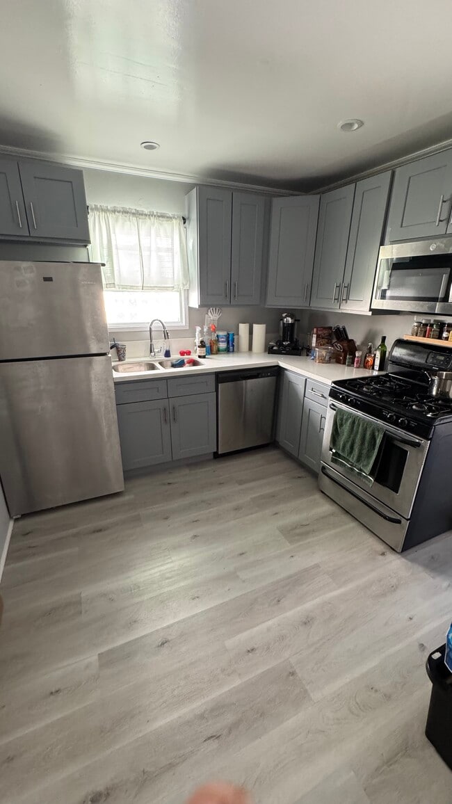 Kitchen - 828 Sunset Dr