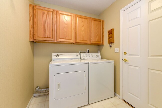 Building Photo - Beautifully Updated 3-Bed Home in Arapahoe...
