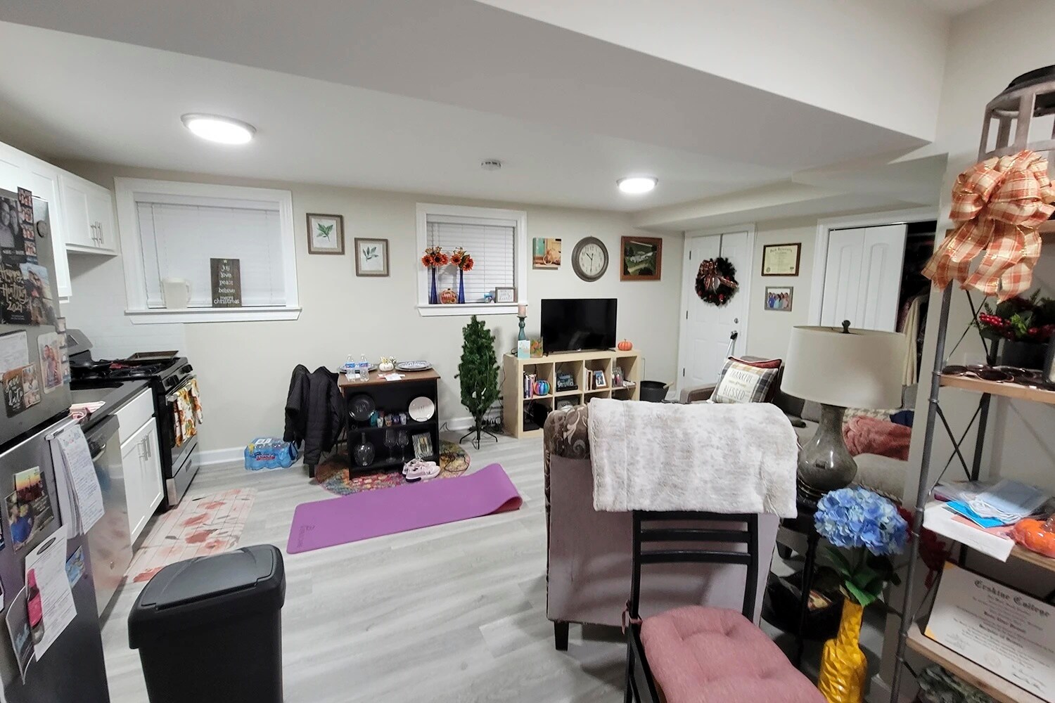 Building Photo - 727 W Roscoe St