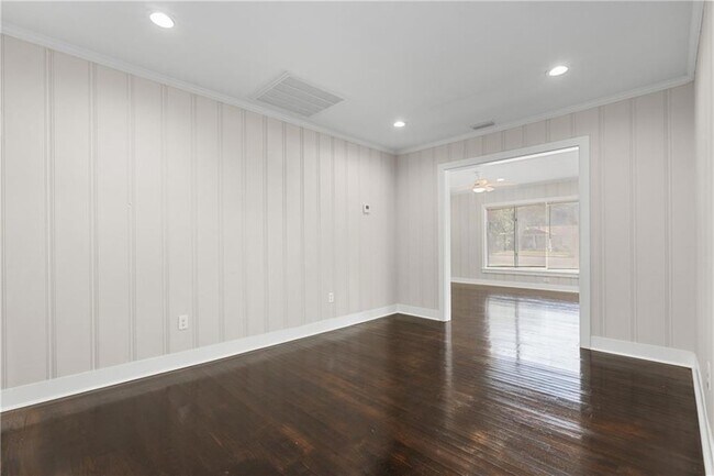 Building Photo - 2762 Hillcrest Rd