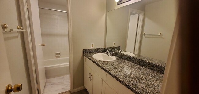 Building Photo - 9707 Richmond Ave.