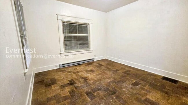 Building Photo - 4 Bed, 2 Bath Home with Fenced Yard / Vouchers Accepted / 12 to 18 month lease options available.