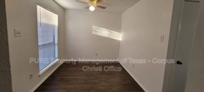 Building Photo - 5001 Middlecoff Rd